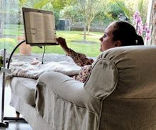 Laden Sie das Bild in den Galerie-Viewer, easyread bookstand