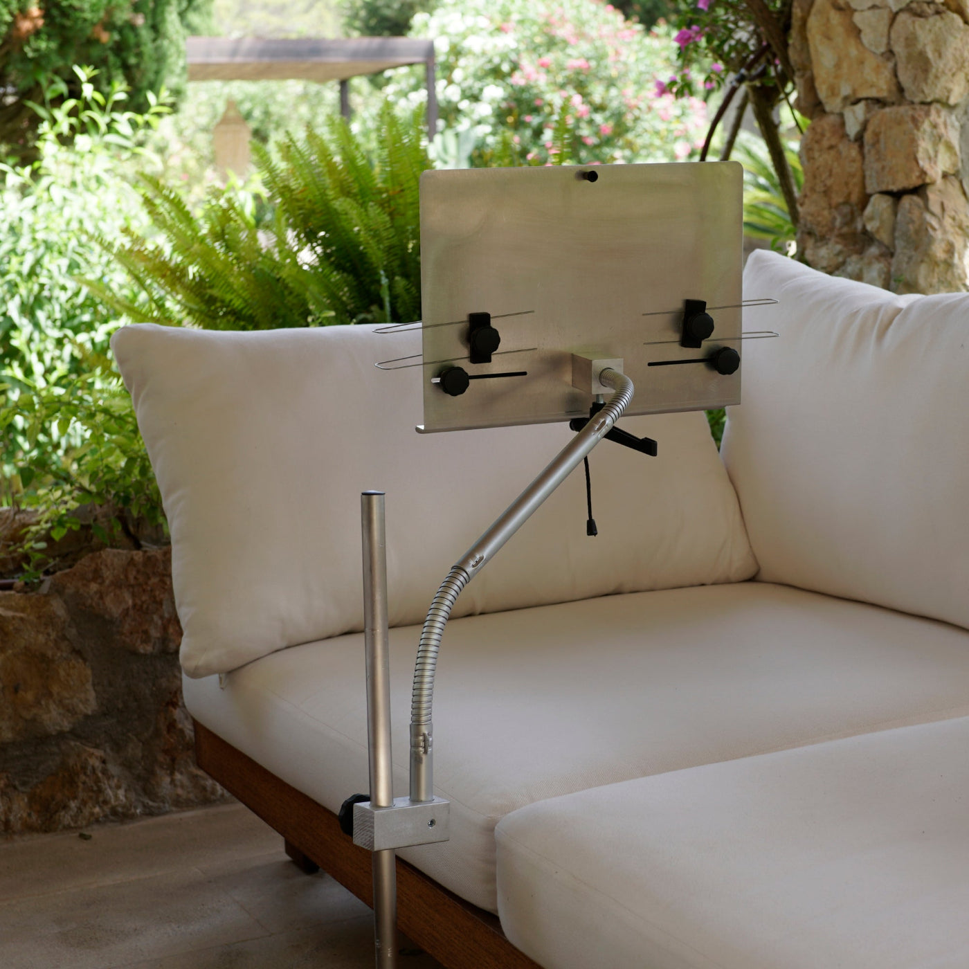 asyread Leseständer aus Aluminium: stabil, leicht und minimalistisch. Für Bücher, Tablets und Noten – zeitloses Design.